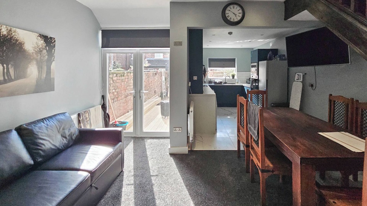 Manchester House | Cosy 4-Bed Home with On-street parking