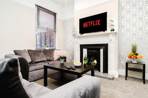 Bloxwich House | Cosy 4-Bed - Sleeps 7 Garden