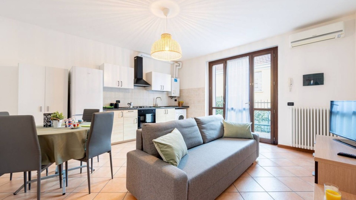 Parma Apartment | Cosy 55 sqm apartment, accommodating up to 4 people, on the ground floor of a building (no lift and one step to access it).We are located in a lively district well served by public transport, where the city market is held on Tuesdays; the property is clo
