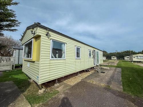 Skegness Hotel | Cosy 8 Berth Caravan Near To Skegness At Southview Holiday Park Ref 33057F