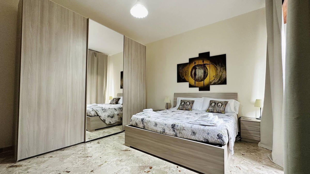 Gela Apartment | Cosy Abode: Apartment in the Square with View, Kitchen, and Exclusive Terrace