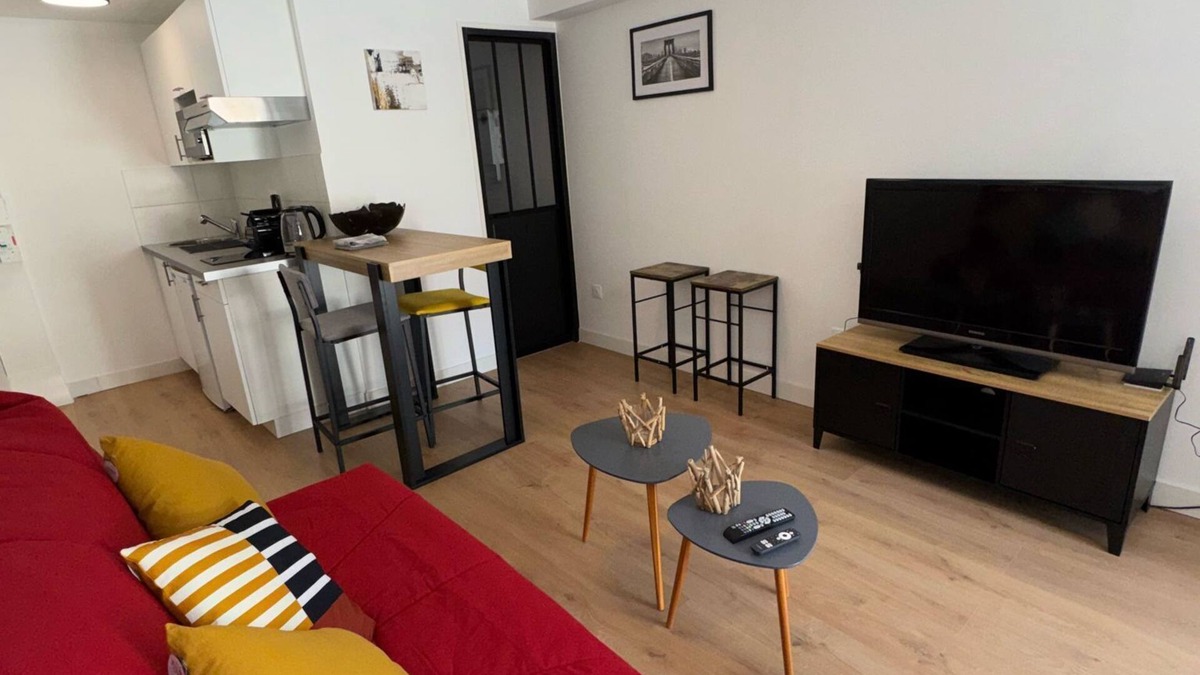 Poitiers Apartment | Cosy accommodation close to station/centre/Blossac