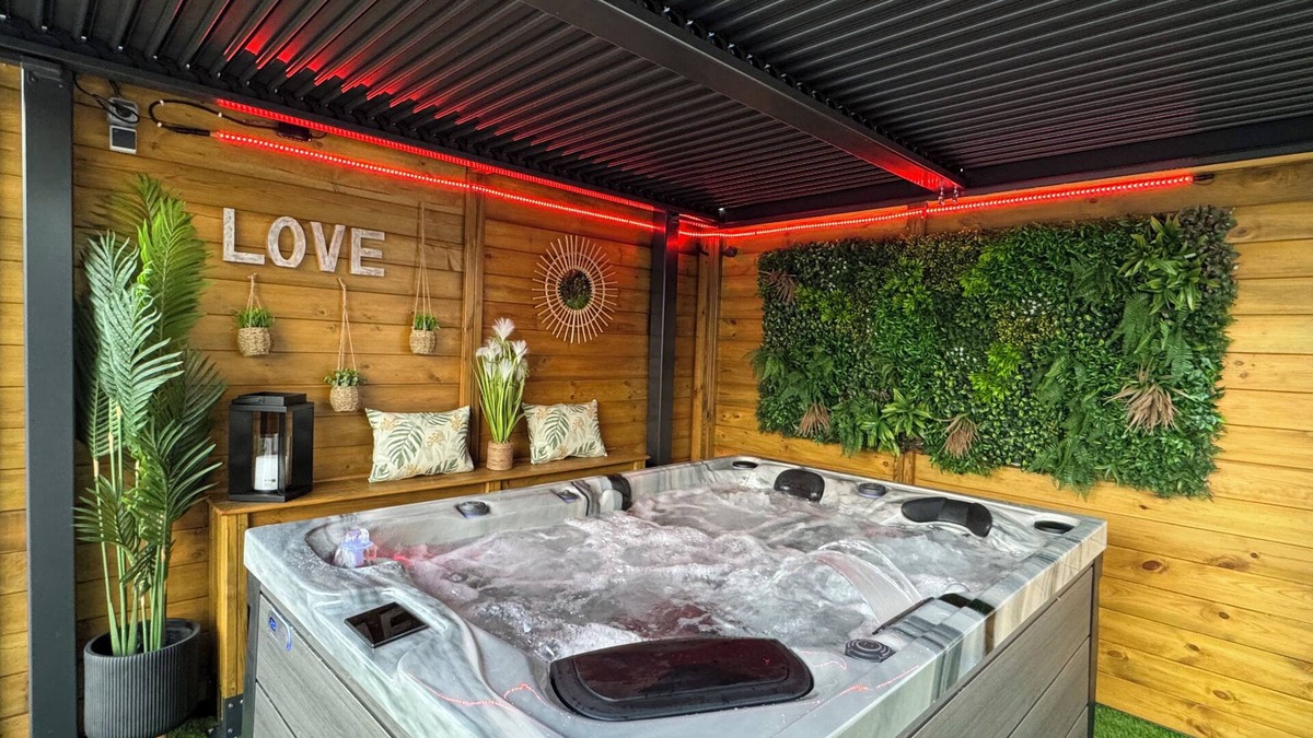 Poussan House | Cosy accommodation with private pool and jacuzzi