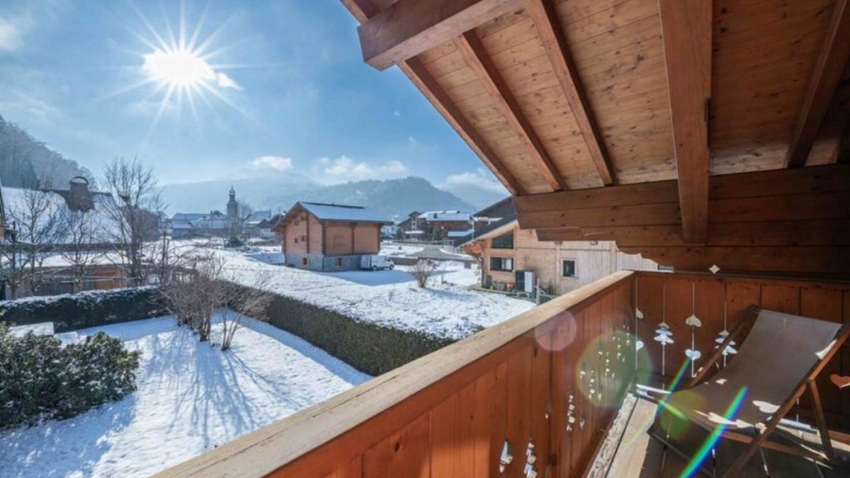 Montriond Ski Chalet | Cosy Alpine chalet with hot tub and great ski access!