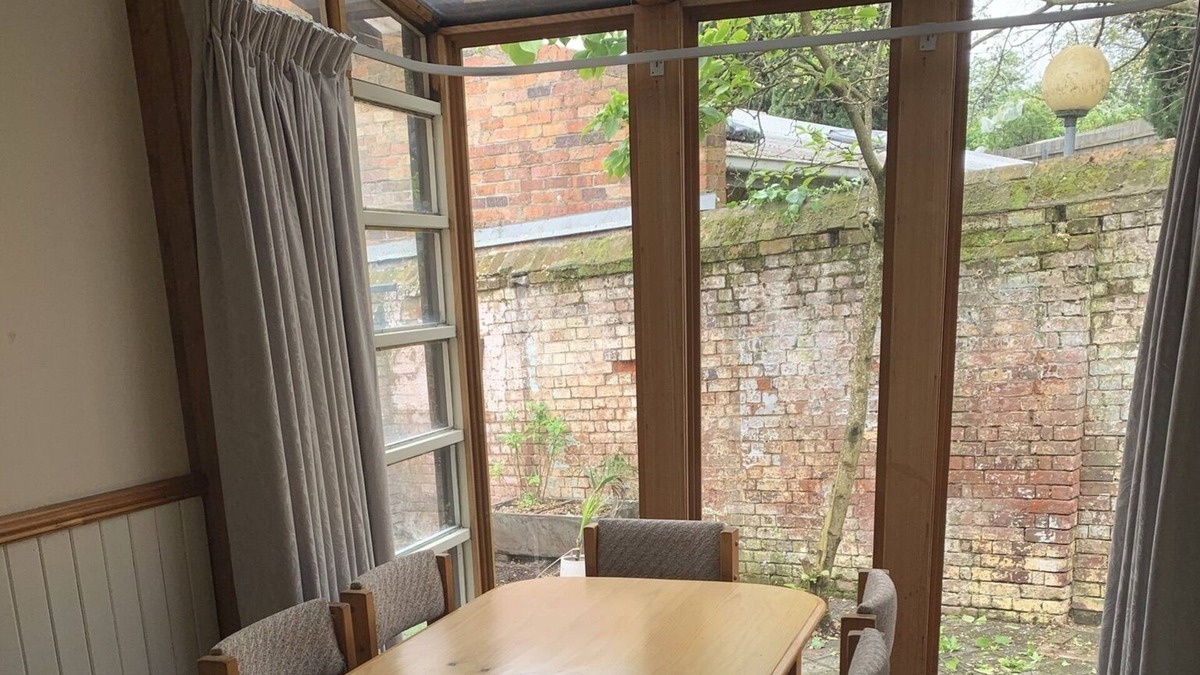 South Launceston Cottage | Cosy and comfortable, centrally located, character cottage