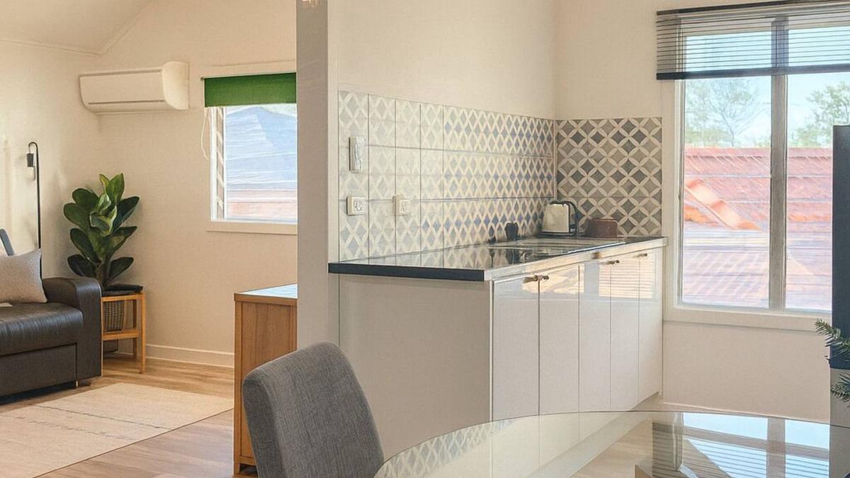 Graceville Apartment | Cosy and private self contained retreat in a great location, pet friendly