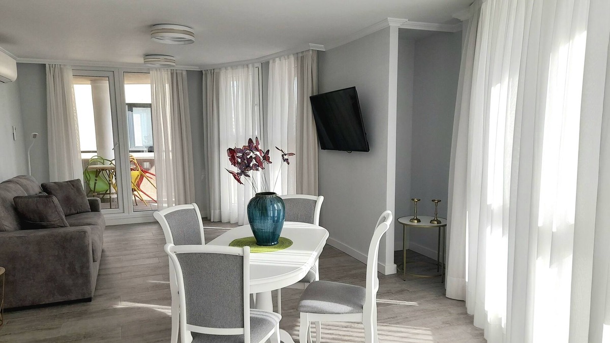 Cabo de las Huertas Apartment | Cosy and spacious apartment at 450 m from the famous beach of Alicante .+ pets