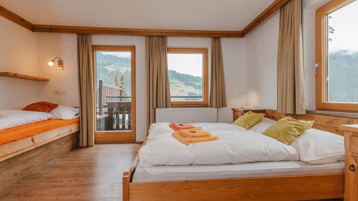 Hollersbach im Pinzgau Apartment | Cosy apartment for 20 guests with WIFI, TV, terrace and pets allowed
