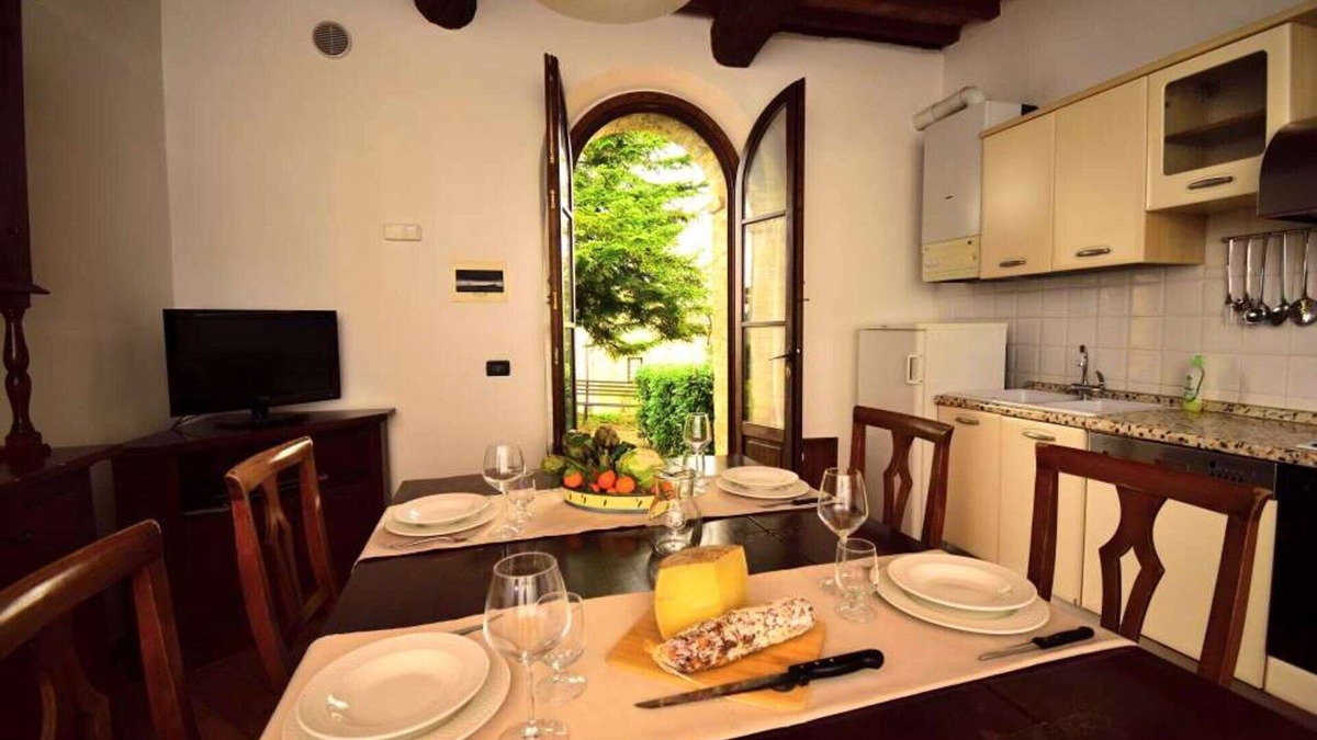 Ponte di Gabbiano Apartment | Cosy apartment for 3 people with WIFI, pool, A/C, TV and pets allowed, close to Siena