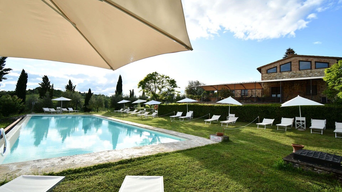 Ponte di Gabbiano Apartment | Cosy apartment for 5 people with WIFI, pool, A/C, TV and pets allowed, close to Siena
