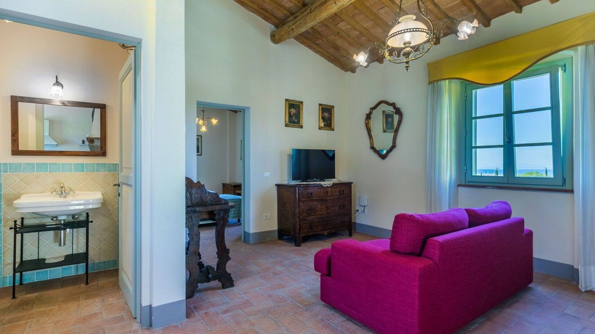 Castiglioncello Apartment | Cosy apartment for 4 guests with A/C, pool, WIFI, TV, patio, pets allowed and panoramic view