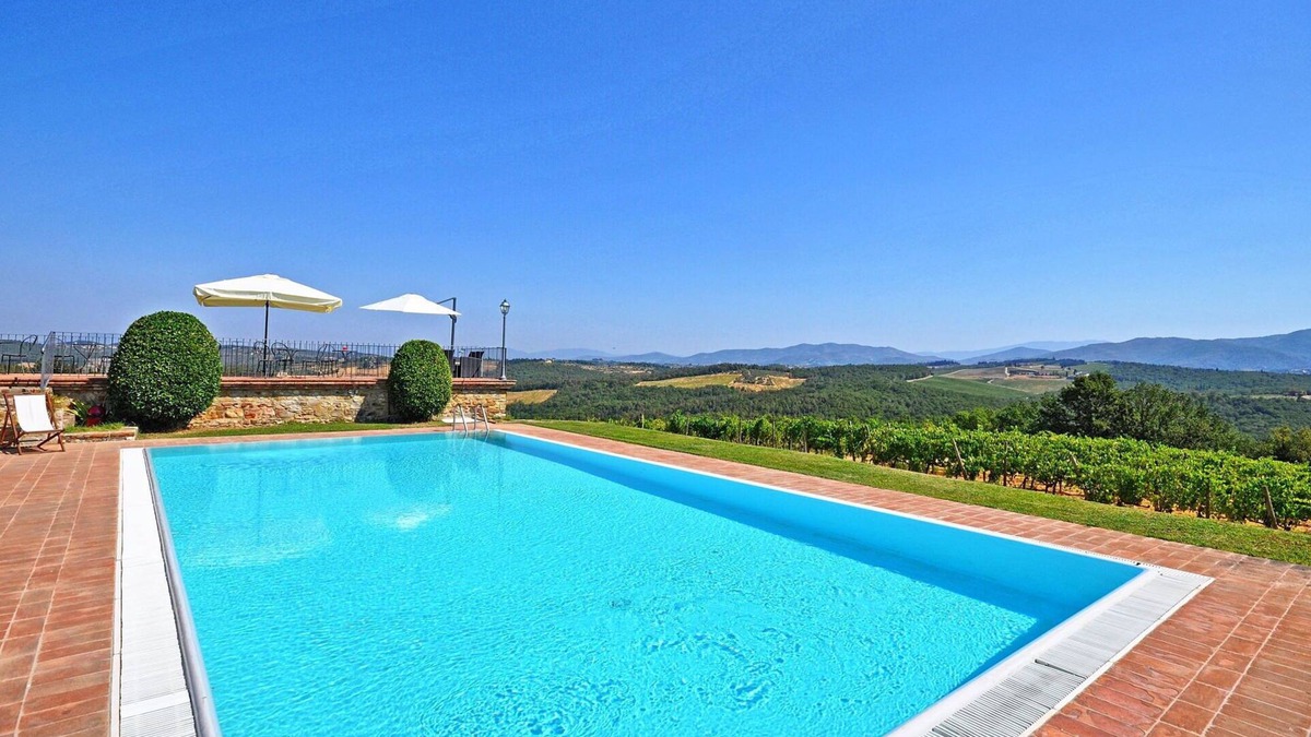 San Casciano in Val di Pesa Apartment | Cosy apartment with WIFI, pool, TV, pets allowed, panoramic view, parking, close to Greve In Chianti