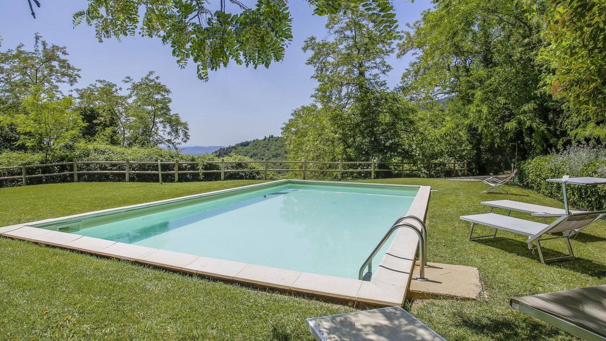 Sesto Fiorentino Villa | Cosy apartment in villa for 3 guests with WIFI, pool, TV, terrace and pets allowed