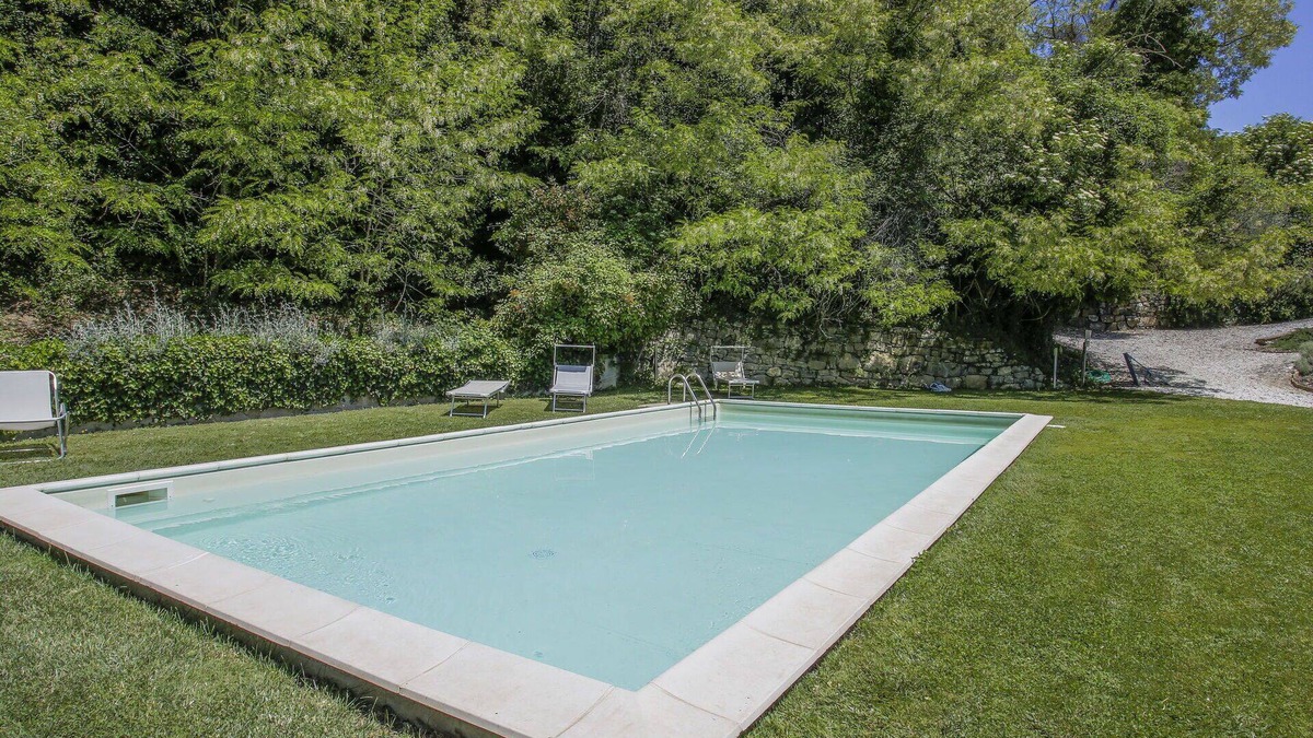 Sesto Fiorentino Villa | Cosy apartment in villa for 3 people with WIFI, pool, TV and pets allowed