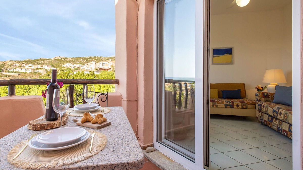 Canneddi Apartment | Cosy apartment for 4 people with WIFI, pool, A/C, TV, terrace and pets allowed