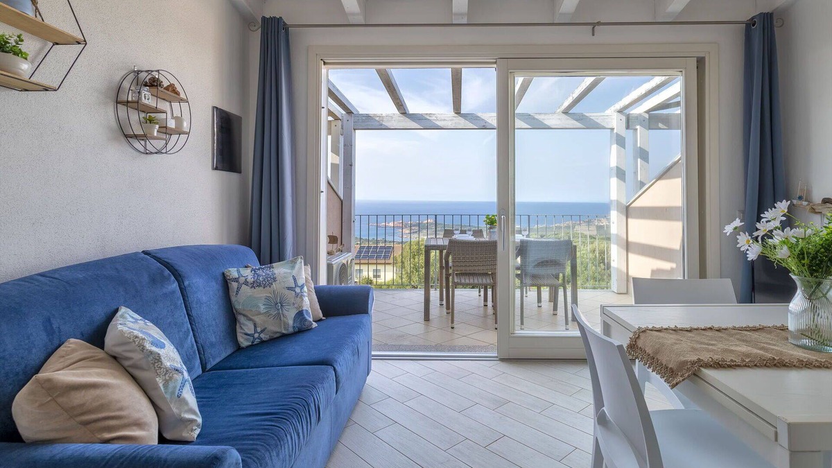 Paduledda Apartment | Cosy apartment for 4 people with A/C, pool, TV, terrace and pets allowed