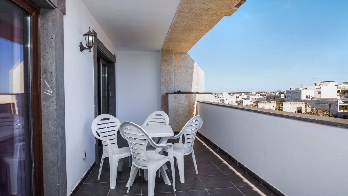 El Cotillo Apartment | Cosy Apartment “Apartamento Callao 11” with Wi-Fi, Terrace & Shared Pool