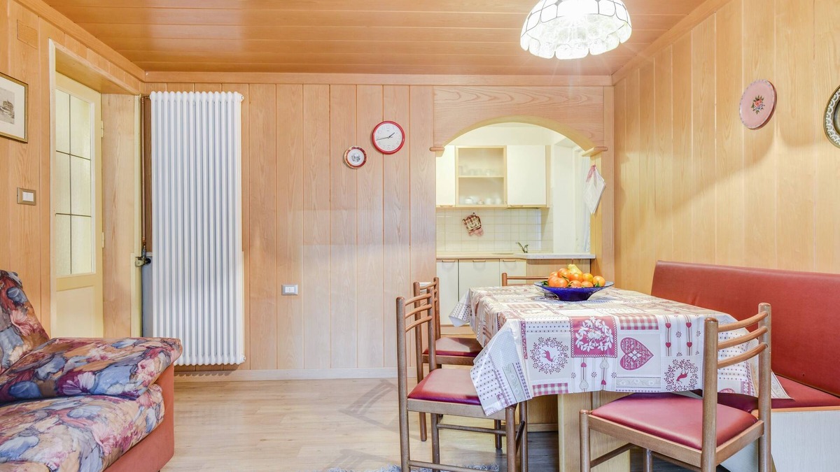 Moena Apartment | Cosy Apartment "Ciasa Mario Appartamento 1" with Wi-Fi and Mountain View