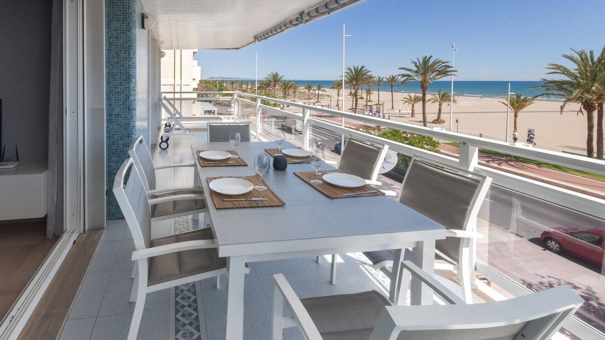 Grau i Platja Apartment | Cosy apartment decorated, with wifi, in front of the beach, High speed wifi 150mbs