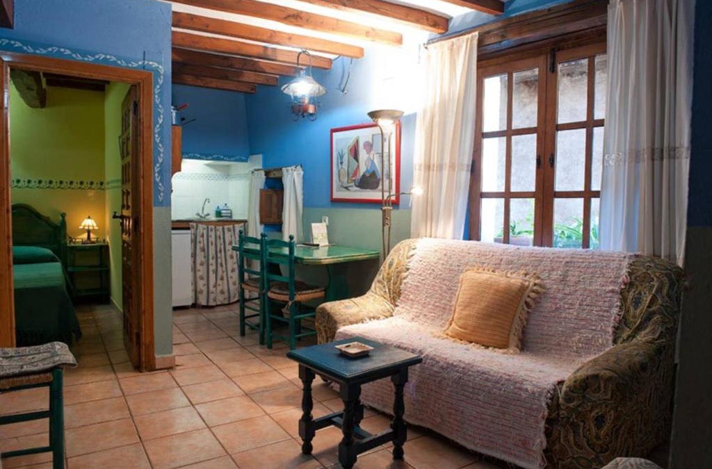 Robledillo de Gata Apartment | Cosy Apartment in Robledillo de Gata - 45 sqm - Fireplace