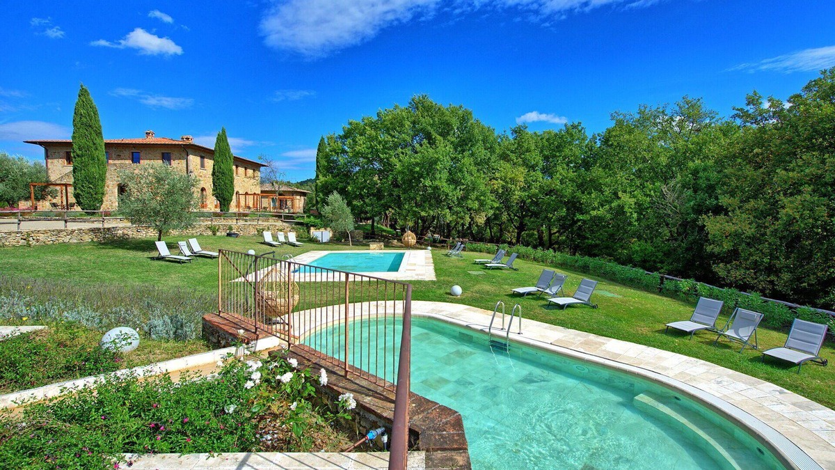 Simignano Apartment | Cosy apartment for 3 people with pool, WIFI, TV and pets allowed