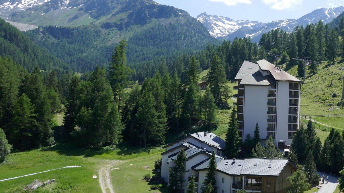 Nendaz Apartment | Cosy apartment for 8 guests with WIFI, TV and terrace