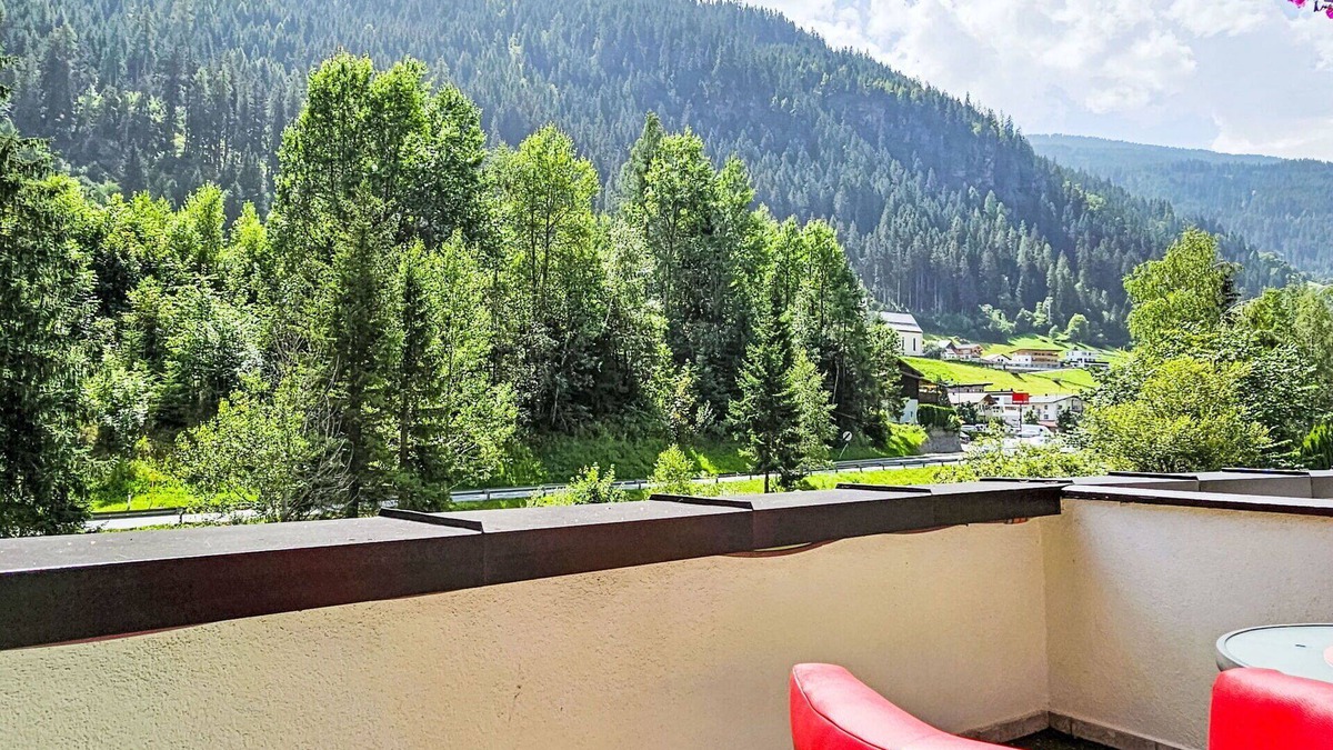 See Apartment | Cosy apartment for 10 people with WIFI, TV and terrace