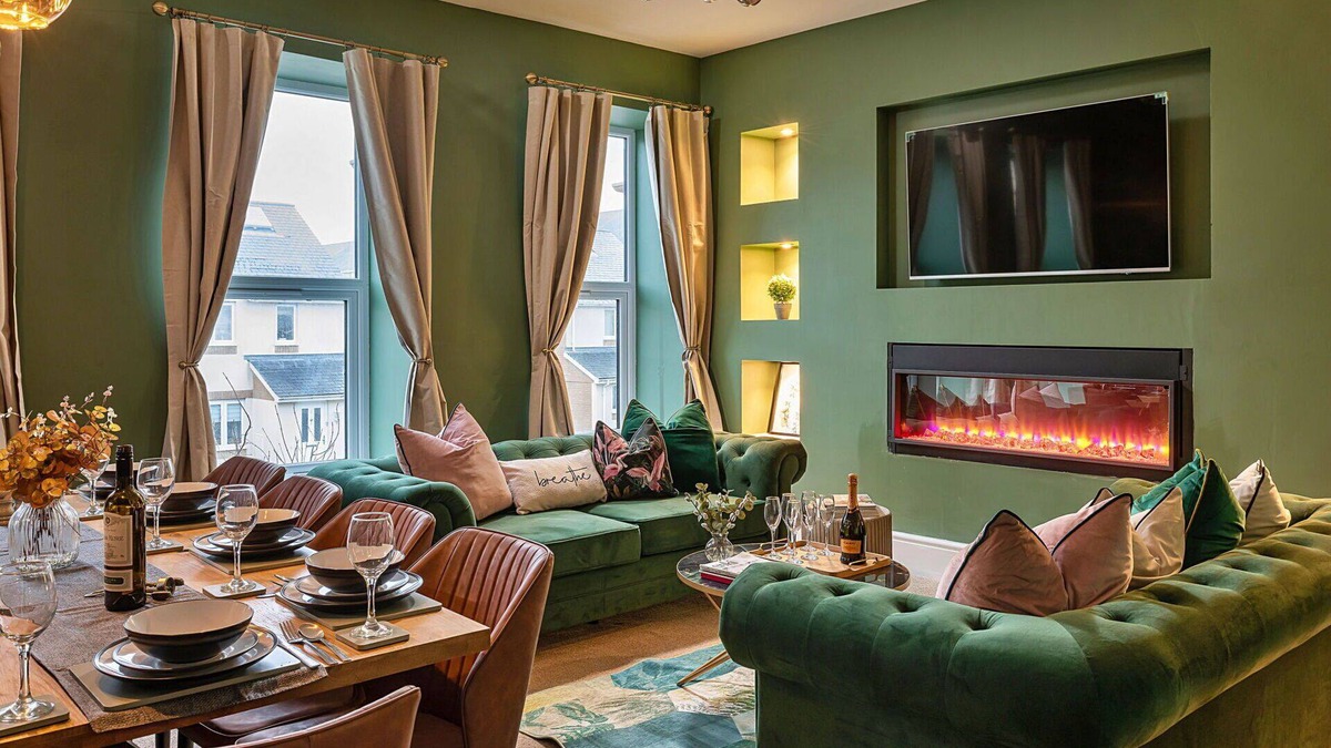 Rhyd-y-clafdy Apartment | Cosy apartment for 11 guests with WIFI, hot tub, terrace, pets allowed and parking