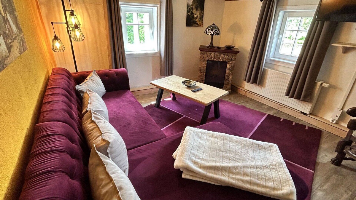 Grossschoenau Apartment | Cosy apartment for 12 people with hot tub, WIFI, TV, patio, pets allowed and parking