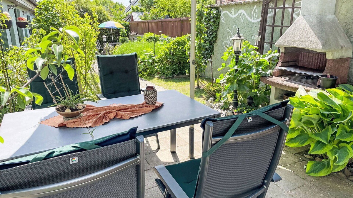 Gingst Apartment | Cosy apartment for 2 guests with WIFI, terrace, pets allowed and parking