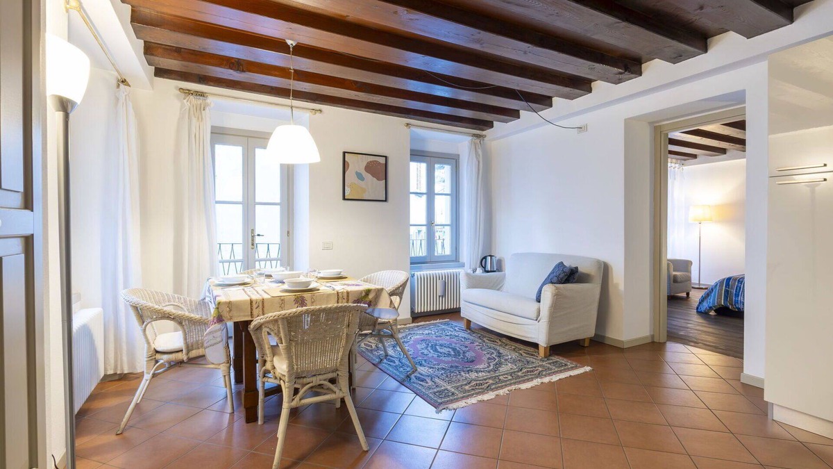 Morbegno Apartment | Cosy apartment for 2 guests with WIFI, TV and balcony