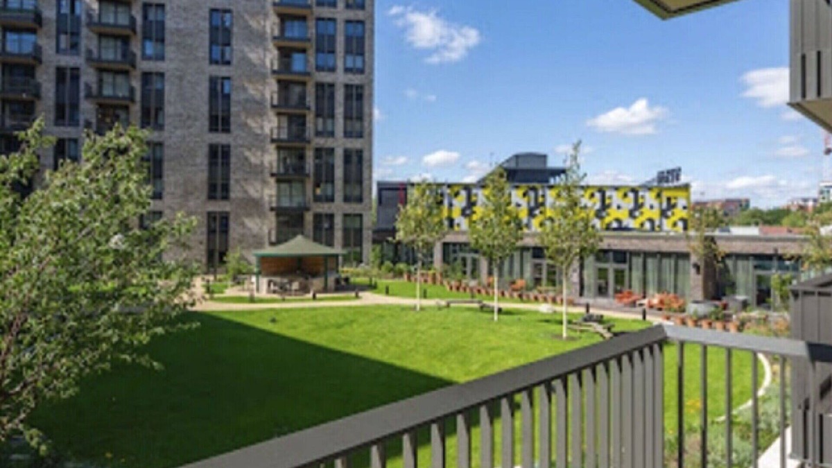 Preston Apartment | Cosy apartment for 2 people with WIFI, TV and terrace