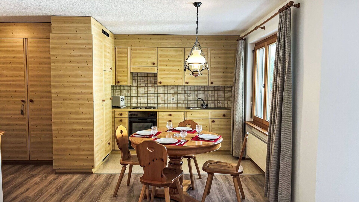 Grisons Apartment | Cosy apartment for 2 people with pool, WIFI, TV, balcony, pets allowed and panoramic view