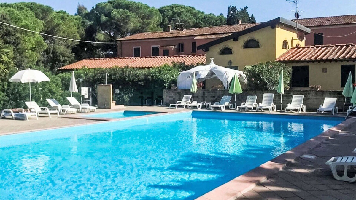Cecina Apartment | Cosy apartment for 3 guests with A/C, pool, WIFI, TV and pets allowed