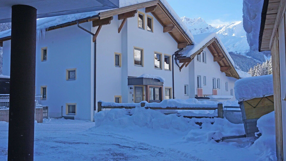 Strengen Apartment | Cosy apartment for 4 people with WIFI, TV and terrace