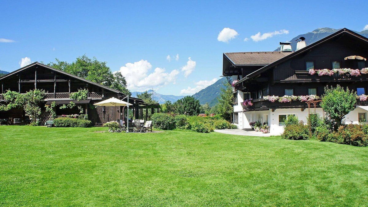 Distelberg Apartment | Cosy apartment for 4 people with WIFI, TV, patio, panoramic view and parking
