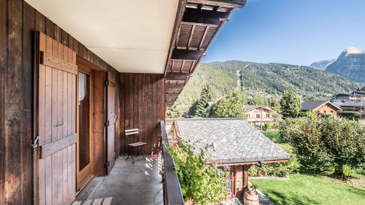 Montriond Apartment | Cosy apartment for 4 guests with WIFI, TV and balcony