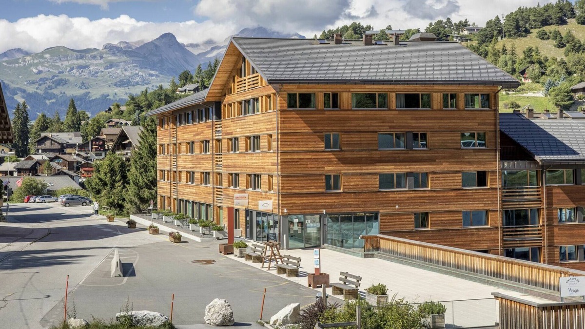 Vercorin Apartment | Cosy apartment for 4 guests with WIFI, hot tub, TV, terrace, pets allowed and parking