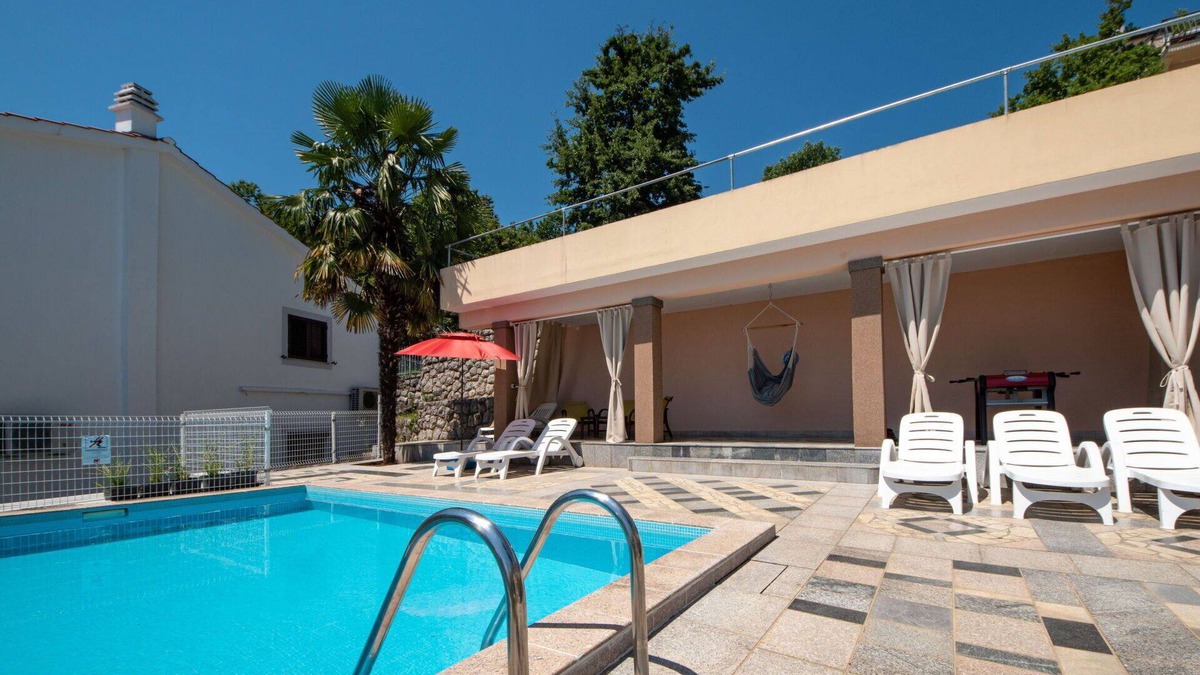 Tulisevica Apartment | Cosy apartment for 4 guests with WIFI, A/C, pool, TV, terrace and pets allowed