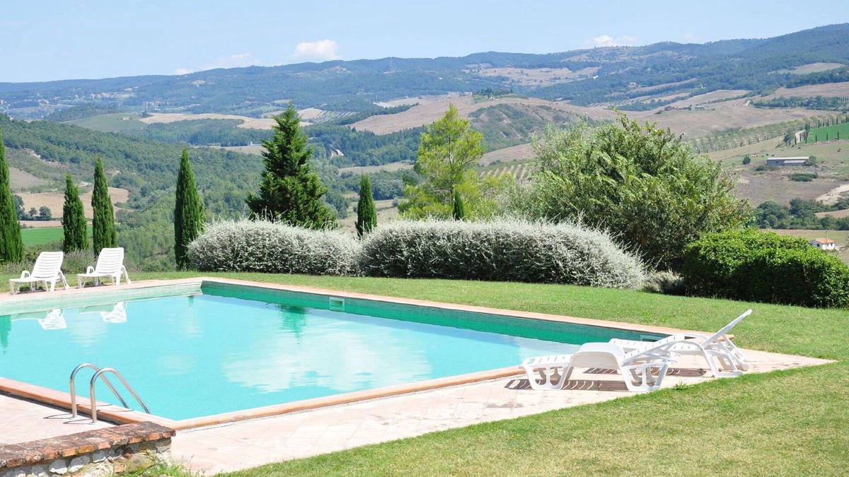Il Poggio Apartment | Cosy apartment for 4 guests with WIFI, pool, TV, pets allowed and panoramic view