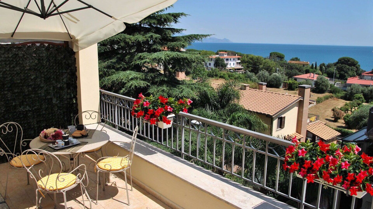 Formia Apartment | Cosy apartment for 4 guests with WIFI, A/C, TV, terrace and pets allowed