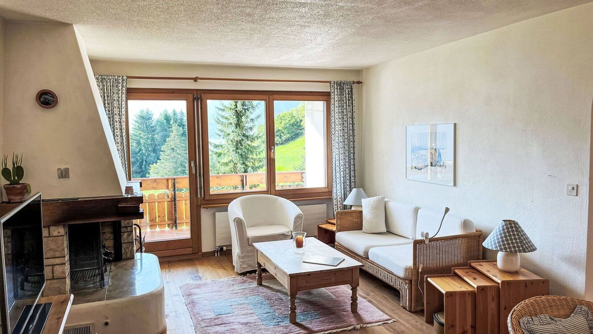 Salouf Apartment | Cosy apartment for 4 guests with WIFI, pool, TV, balcony, pets allowed and panoramic view