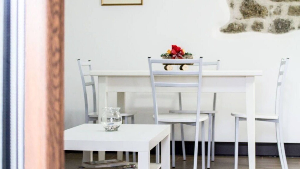 Ovasta Apartment | Cosy apartment for 4 guests with WIFI, TV, balcony and pets allowed
