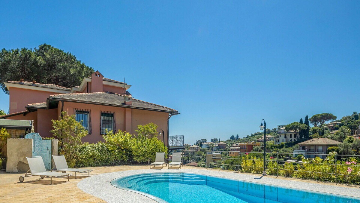 Rapallo Apartment | Cosy apartment for 4 people with pool, A/C, TV and patio