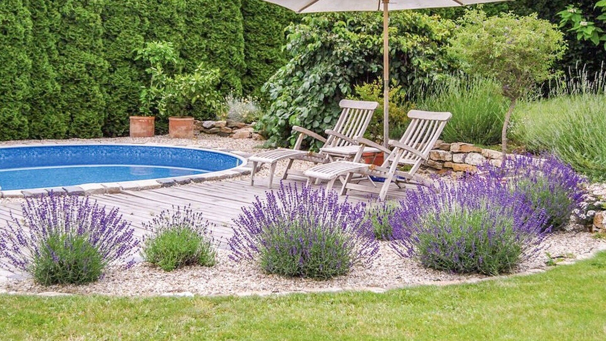 Lukavice Apartment | Cosy apartment for 4 people with pool, WIFI, patio and parking