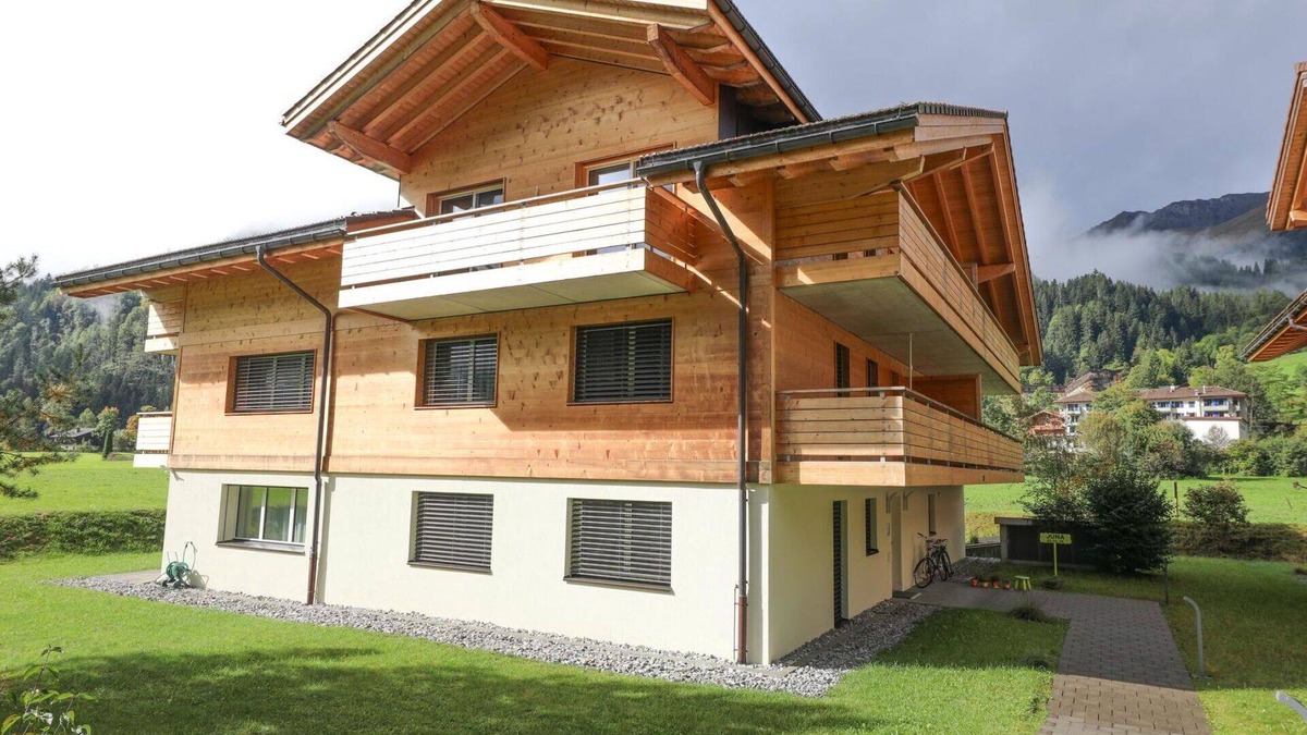 Lenk Apartment | Cosy apartment for 4 people with WIFI and balcony