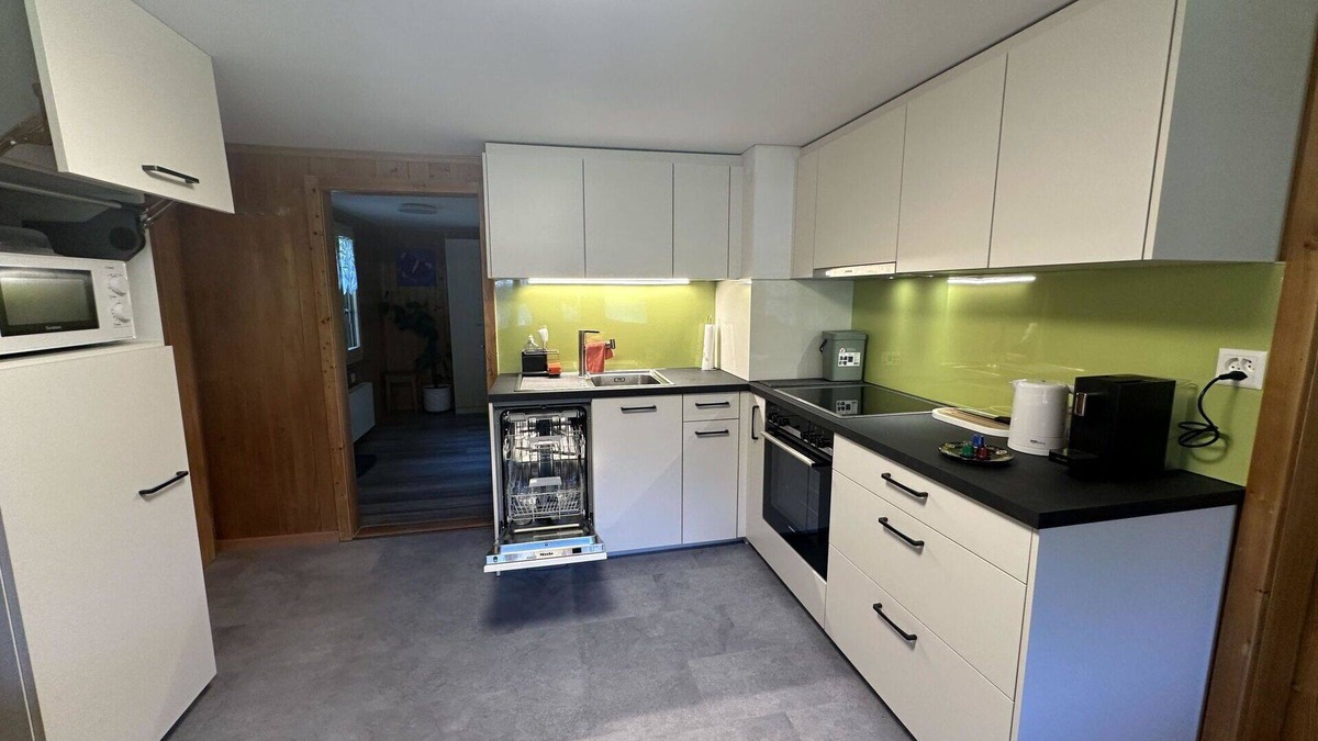 Frutigen Apartment | Cosy apartment for 5 people with TV and balcony