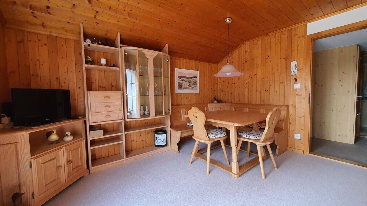 Valbella Apartment | Cosy apartment for 5 guests with WIFI, TV, balcony and pets allowed