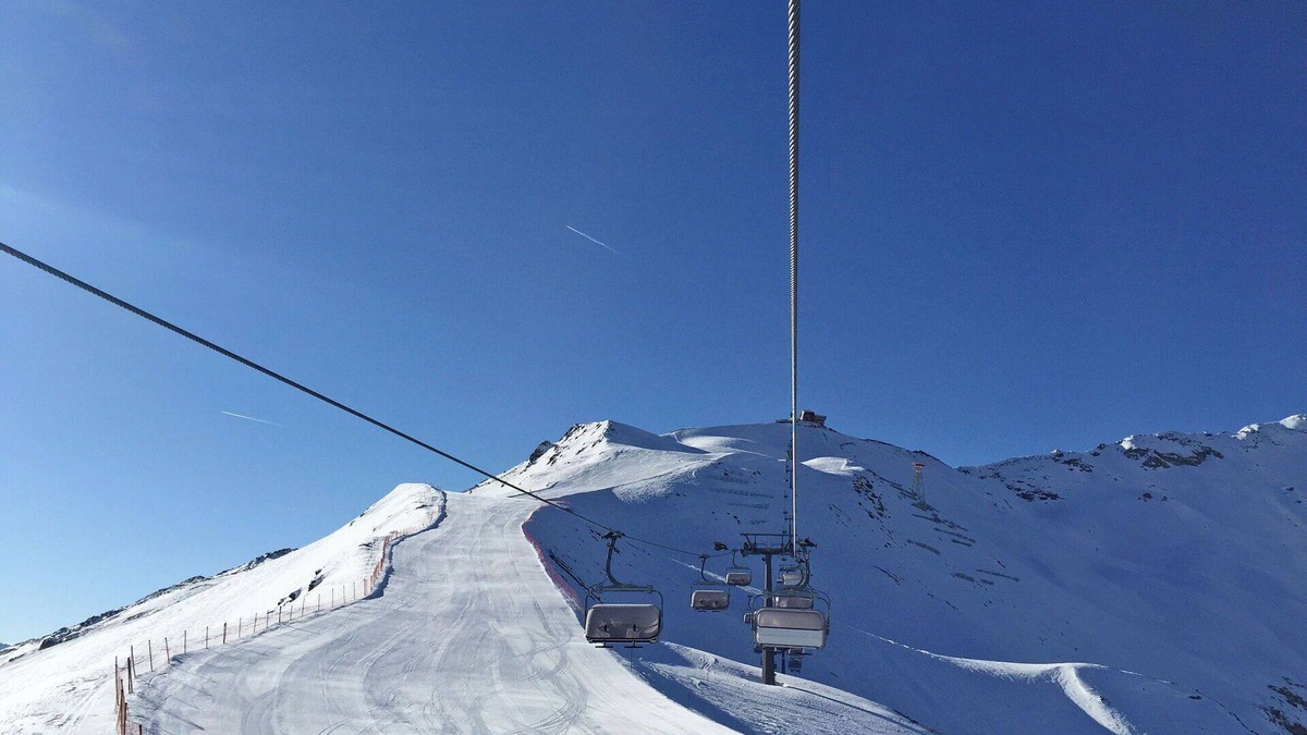 Bormio Apartment | Cosy apartment for 5 guests with WIFI, hot tub, TV, balcony and pets allowed