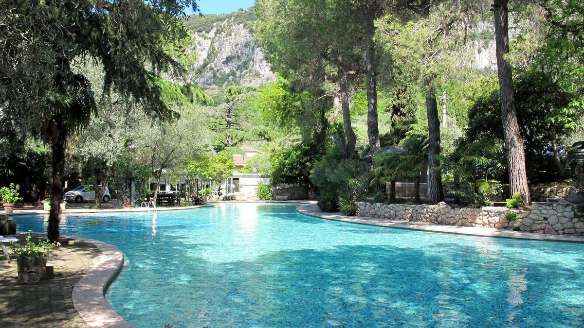 Corno Apartment | Cosy apartment for 5 guests with pool, WIFI, TV and terrace